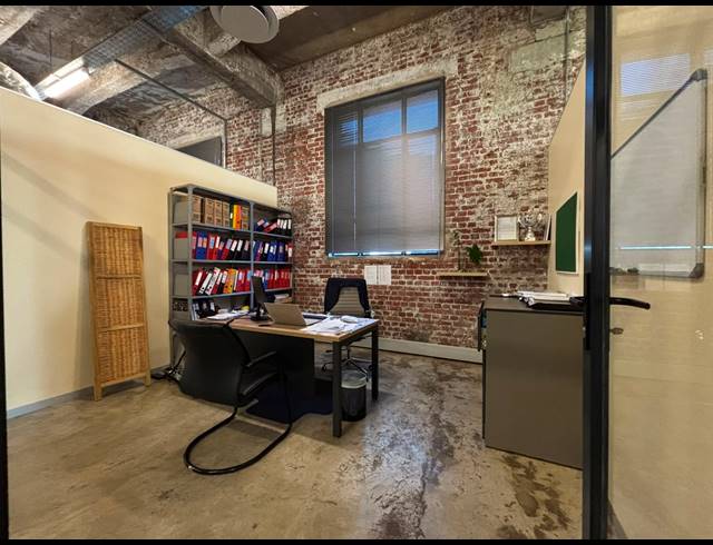 1,508M² OFFICE TO LET IN POINT WATERFRONT